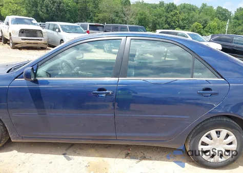 2005 Toyota Camry Le z USA, uszkodzony, nr VIN 4T1BE32K05U084004